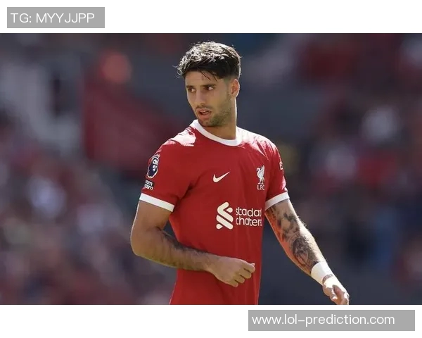 英超激战：马竞与利物浦战成平局精彩瞬间引发全场热烈反响